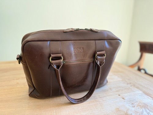 Buckle seam leder - &,